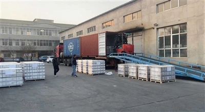 Încărcați și expediați mărfurile în containere